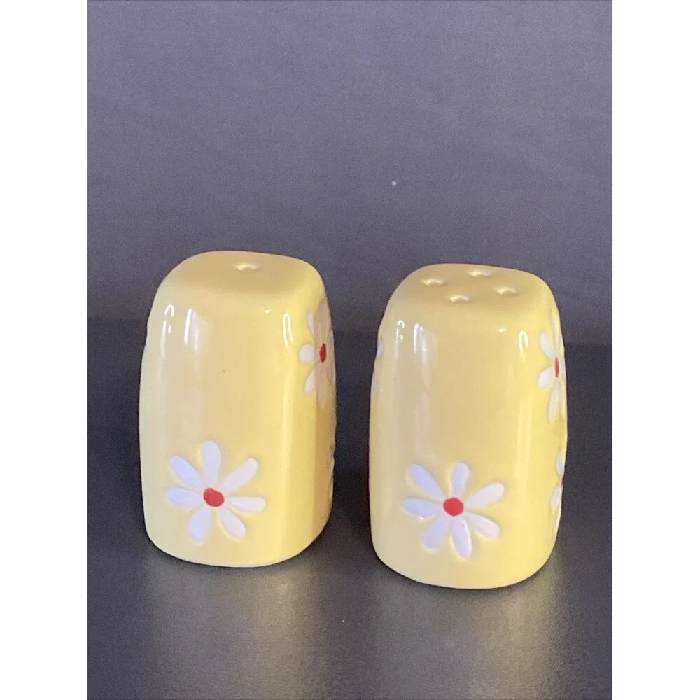 Pfaltzgraff Floral Mini Yellow Salt & Pepper Shakers Daisy Flowers 2